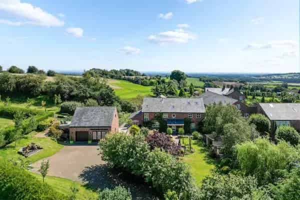 Country Home with Equestrian Facilities and Stunning Views