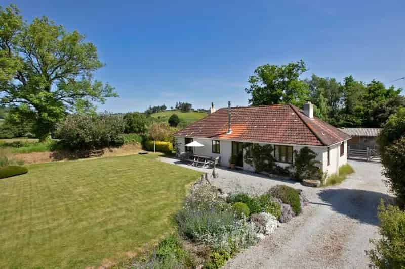 Cuckoofield Devon Family Home with Annexe and Equestrian Facilities