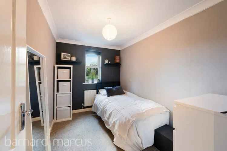 Ground Floor Apartment Near Hinchley Wood Station
