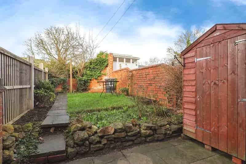 Two Double Bedroom Terraced House No Upward Chain
