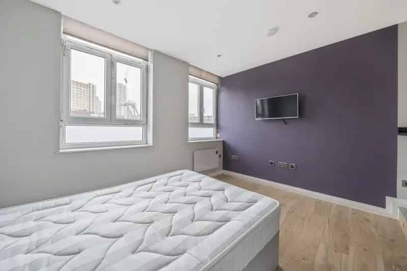 Modern Lewisham Studio Apartment Near Train Station