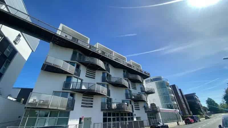 3 Bedroom Duplex Penthouse Apartment Glasgow Green