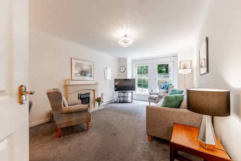 2 Bed Flat in Ellangowan Court Milngavie
