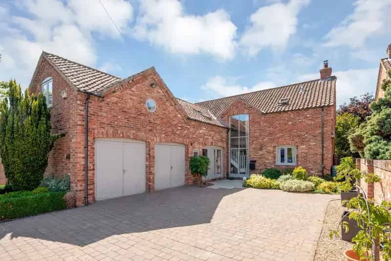 Superb Barn Style Home Bottesford Five Bedrooms Three Bathrooms