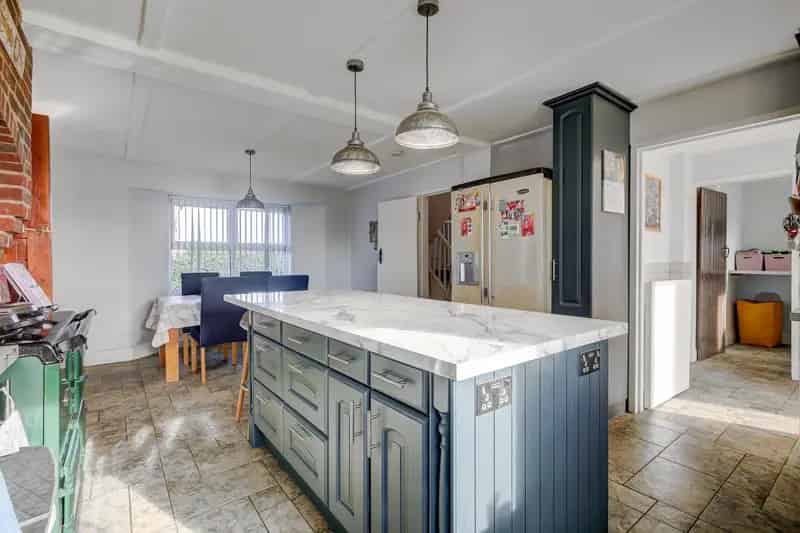 5 Bedroom Detached House with Equestrian Facilities