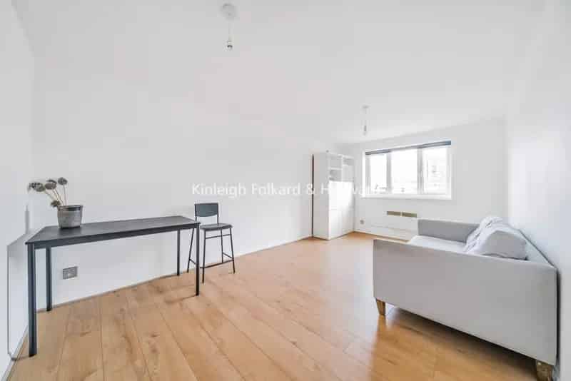 Top Floor Apartment for Rent in Deptford