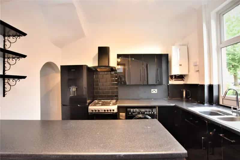 3 Bed Terraced House in Kirkstall Near Shops and Transport