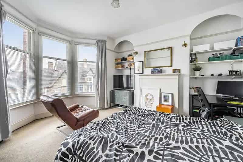 Spacious Maisonette with Loft and Garden - Great Potential