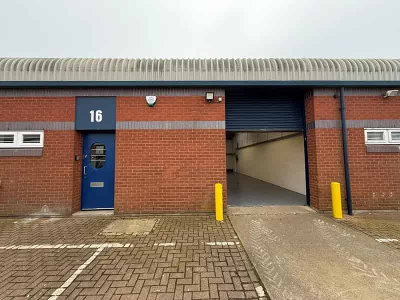 Refurbished Industrial Unit Aylesbury 1554 sq ft