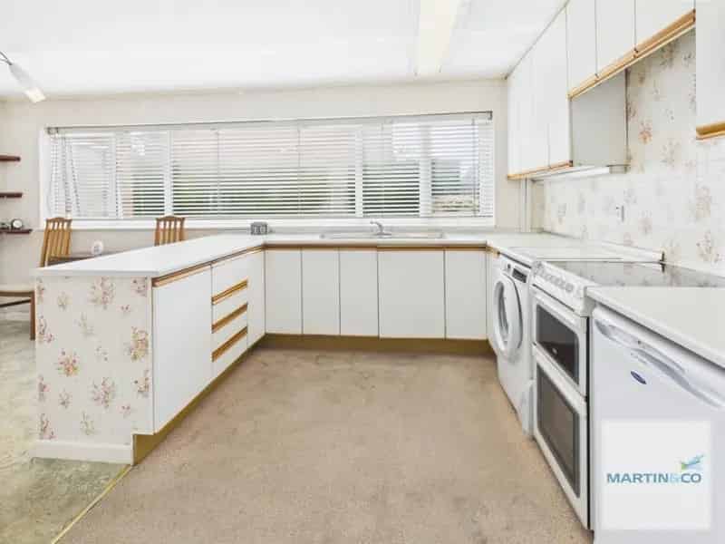 4 Bedroom Detached House For Sale Near Local Schools