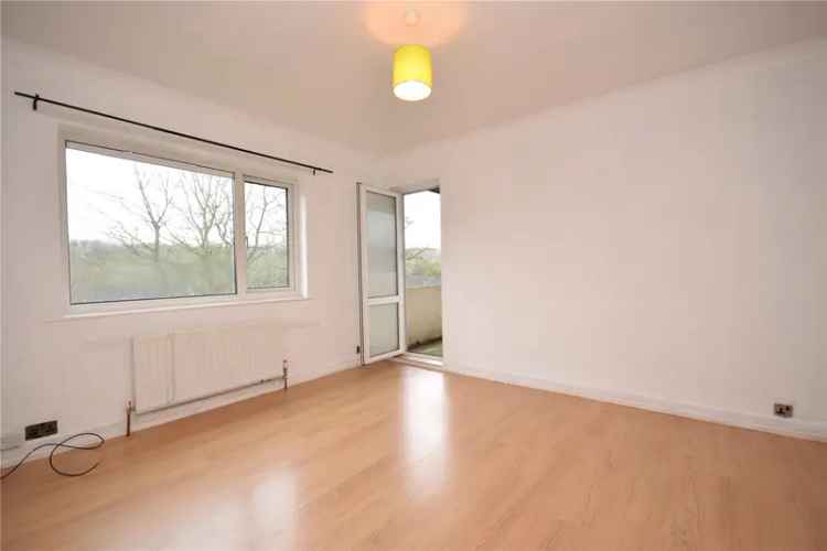 2 Bed Top Floor Flat Horsforth Near Train Station