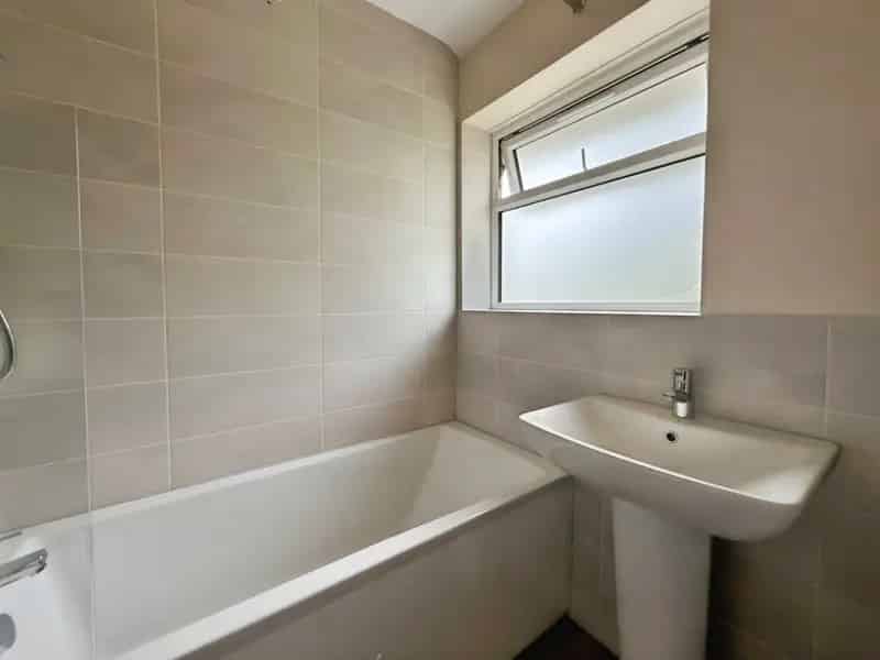 2 bedroom House
 To Let 
Total Size: 654 SQ FT