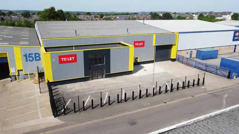 Trade Counter Warehouse Unit to Let in Luton