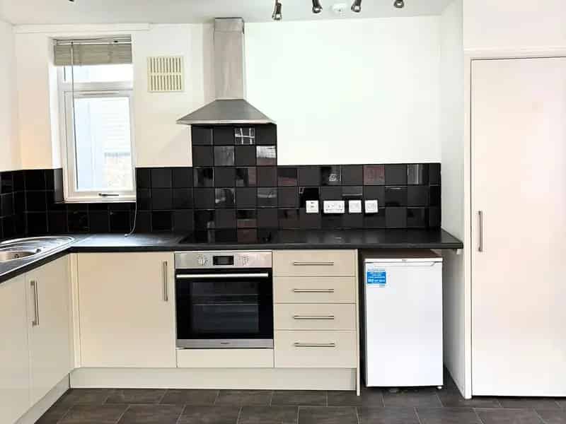 2 Bed High Street Apartment Lincoln - Available Now
