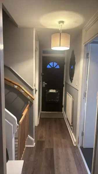 Flat For Rent in Waverley, England