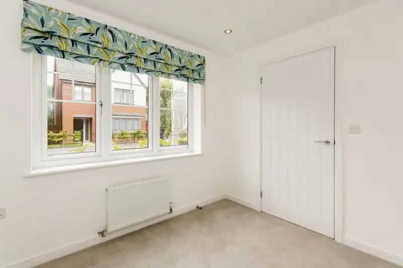 Modern 4-Bed Detached House in NG8