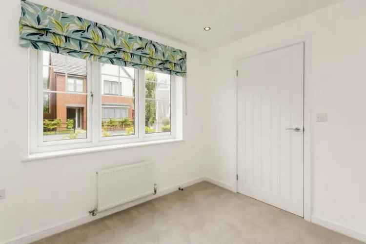 Modern 4-Bed Detached House in NG8