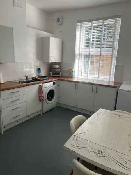 Flat For Rent in Epping Forest, England