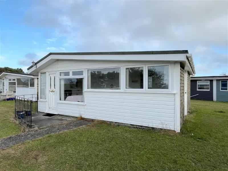 2 bed property for sale