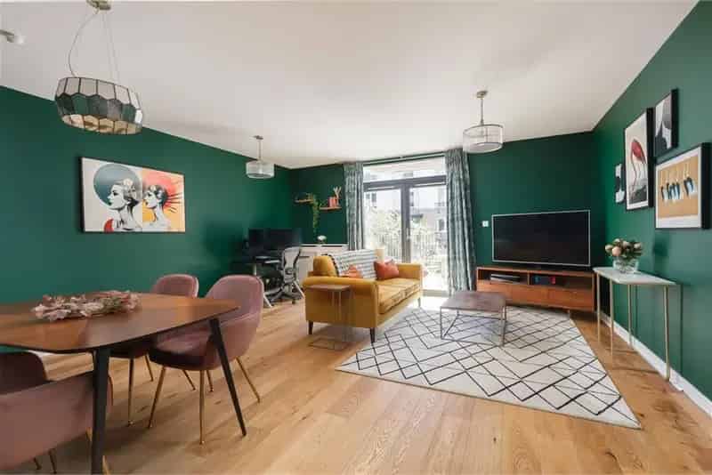 2 Bed Flat Ground Floor Bellevue South-Facing Terrace Secure Parking