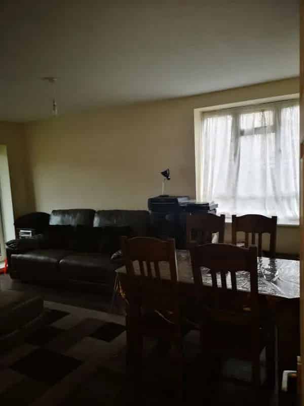 Spacious Bedroom Flat with Balcony Lift and Free Parking
