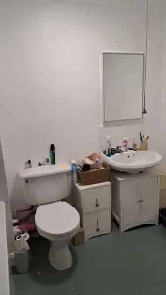 2 Double Bedroom Property with New Kitchen and Built in Wardrobes