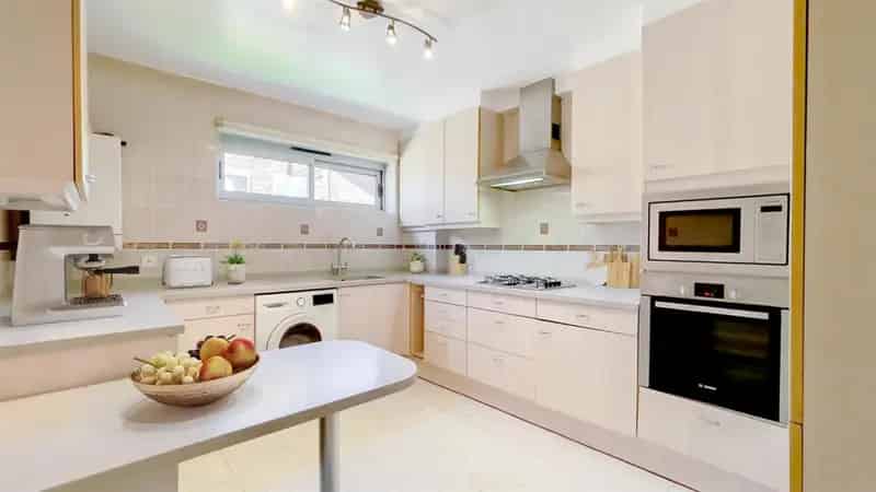 2 Bed Flat for Sale in Edgware