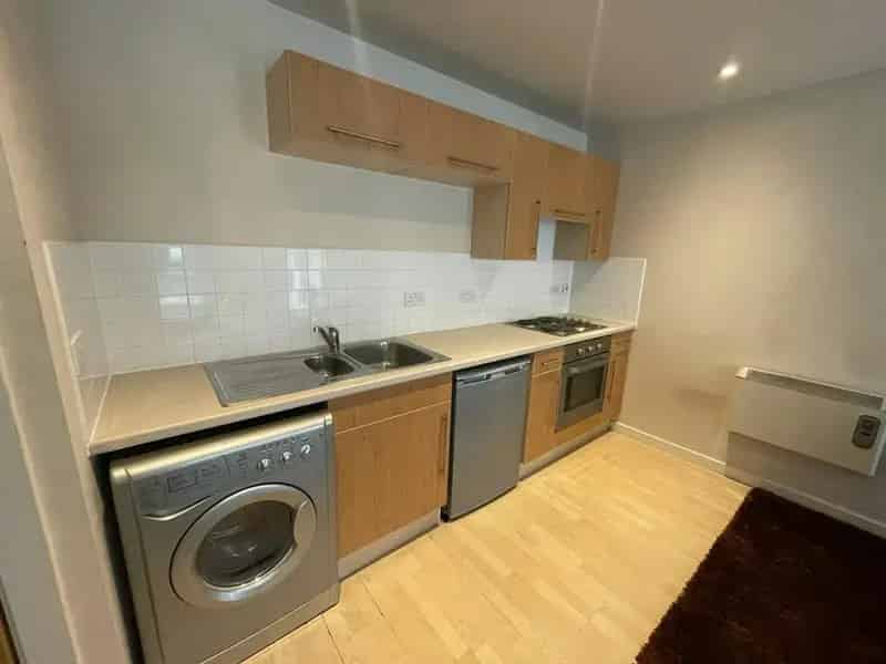 Two Bedroom Apartment with Parking and Balcony Salford Quays