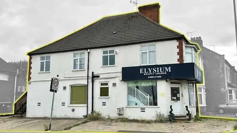 Commercial property For Sale , Luton, England