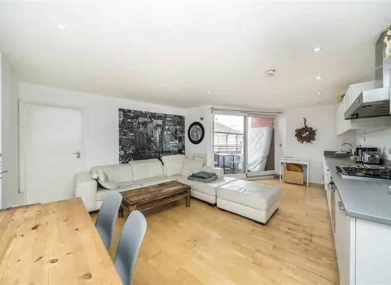 3 Bedroom Apartment Near London Bridge Chain Free Cash Buyers Only