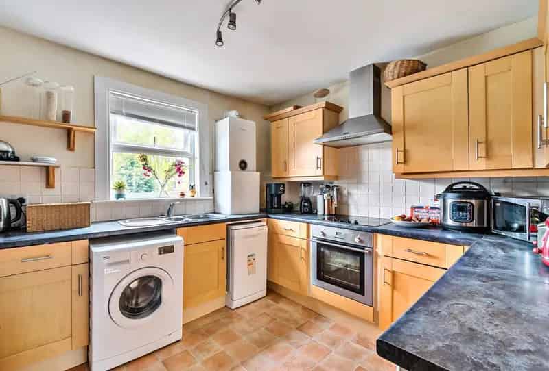2 Bedroom Maisonette for Sale Near Manor Park