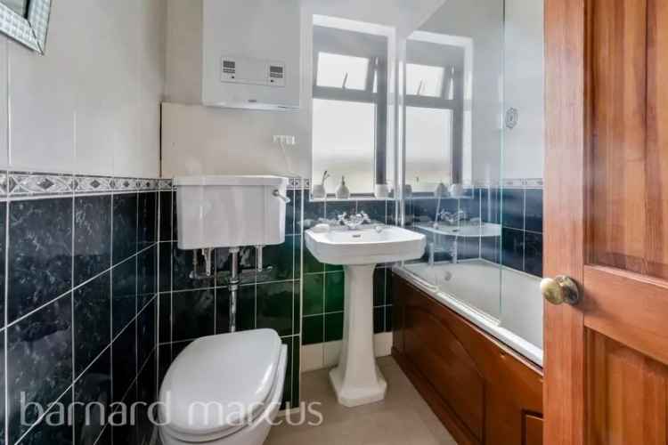 3 Bedroom Terraced House Near Streatham Common Station