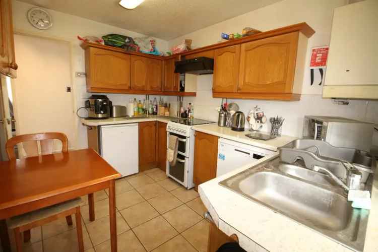 Bungalow For Sale in Warminster, England