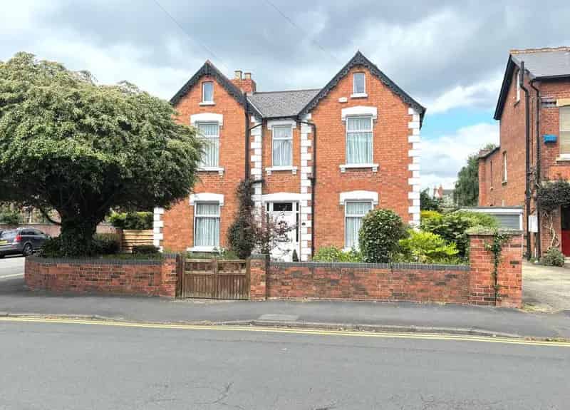 6 Bedroom Detached Victorian House for Sale in Gloucester