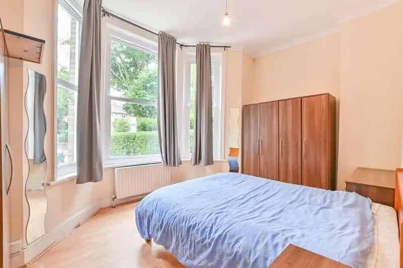 2 Bed Flat for Sale in Brondesbury Park