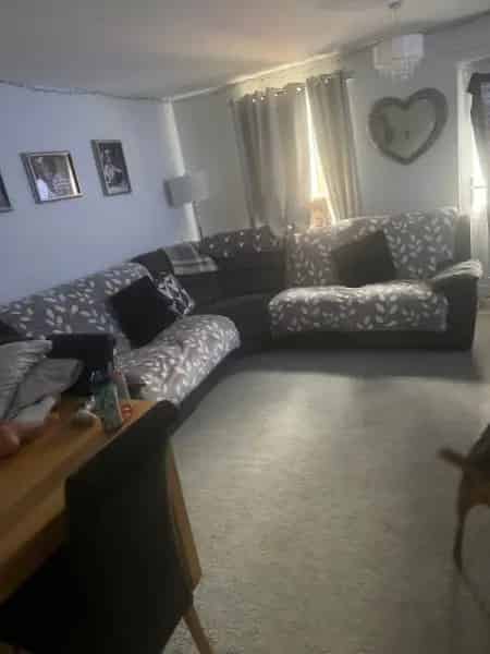 Large 2-Bedroom House with Garden and Parking