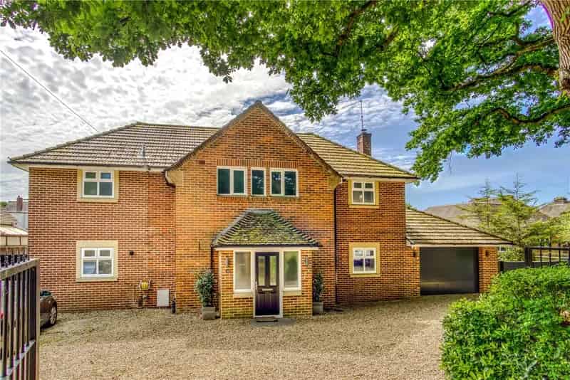 5 Bedroom House Poole Ample Parking Large Garden