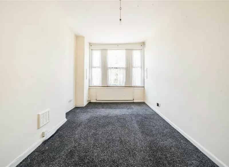 2 Double Bed Flat Willesden Green 570 sq ft Plus Loft Potential
