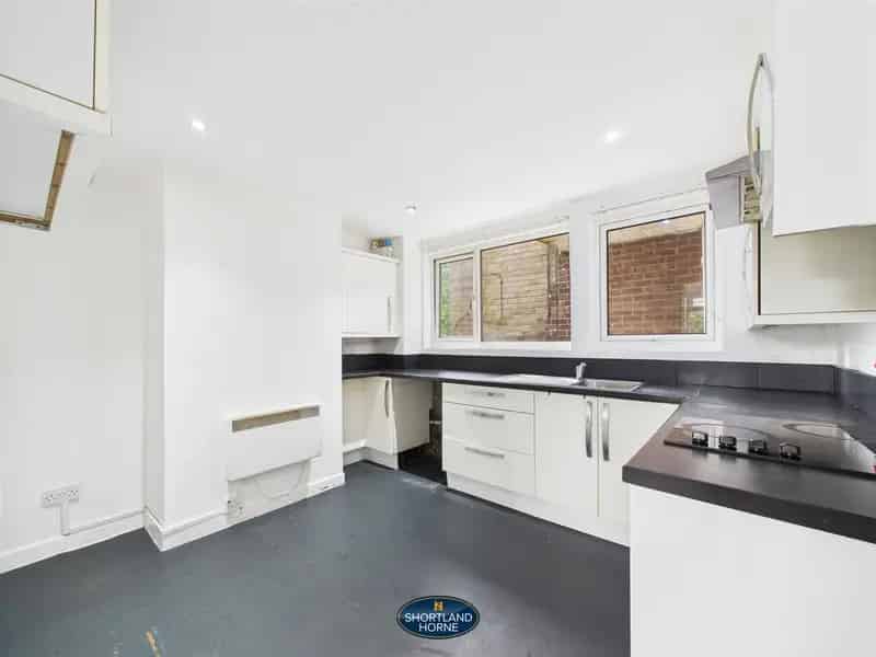 2 Bedroom Flat to Rent Near University Hospital