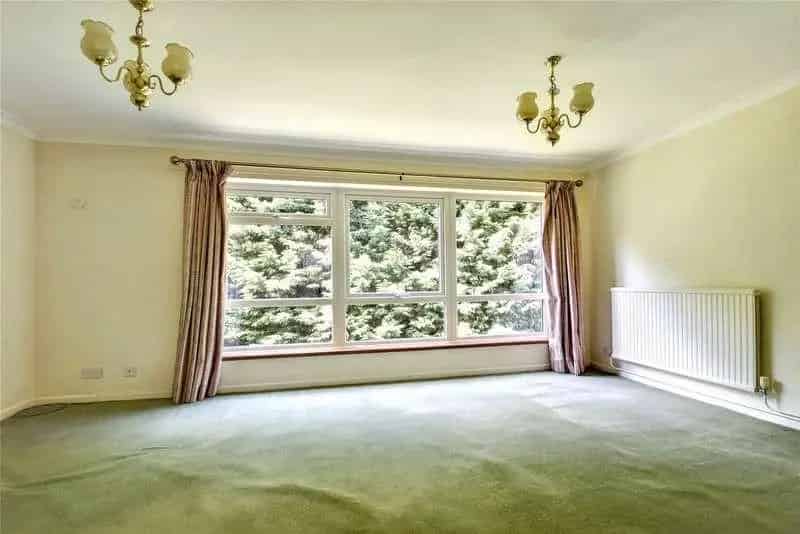 2 Bed Flat for Sale - No Onward Chain