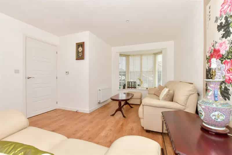 3 Bedroom Semi-Detached House for Sale Near Train Station