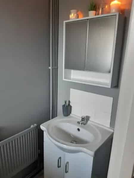 3 Bed House Large Garden Own Driveway