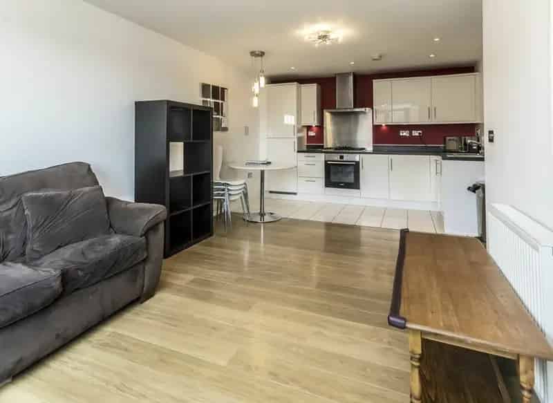 Two Bedroom Executive Apartment Near Ealing Broadway Station