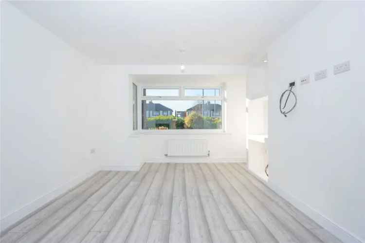 Penketh Three-Bedroom Semi-Detached House Large Garden Garage