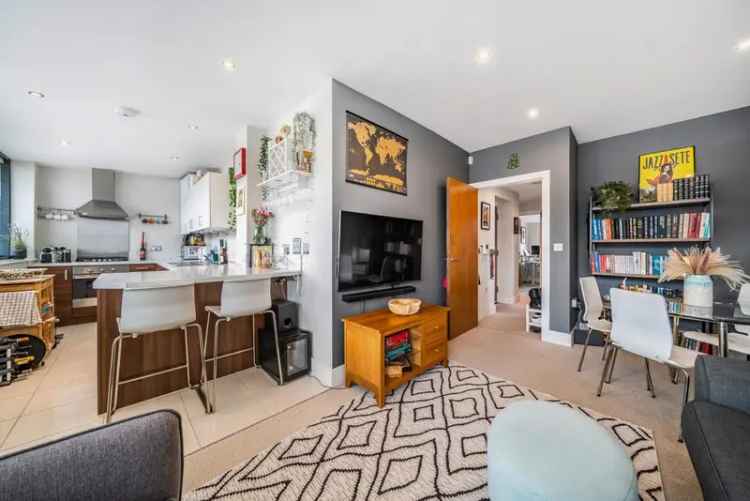 Stunning 2-Bed 2-Bath Flat Near Lewisham Blackheath Lee