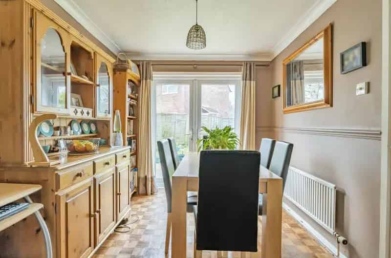 3 Bed Detached House For Sale Near Andover Town Centre