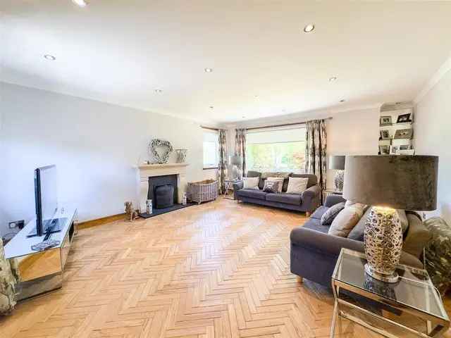 3 Bedroom Detached House for Sale in Ferniegair