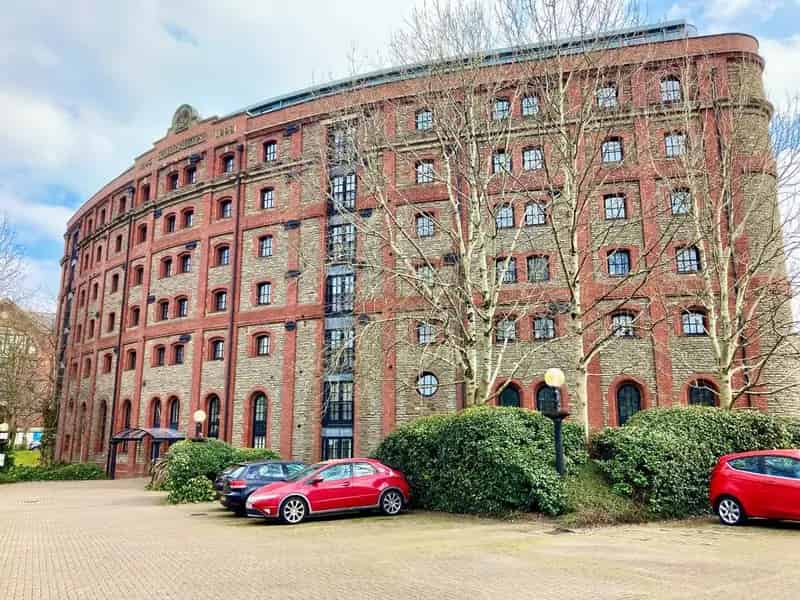2 Bedroom Ground Floor Apartment Cardiff City Centre