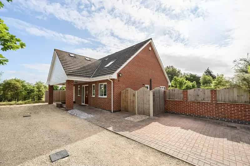 4 Bedroom Detached House to Rent in Gloucester