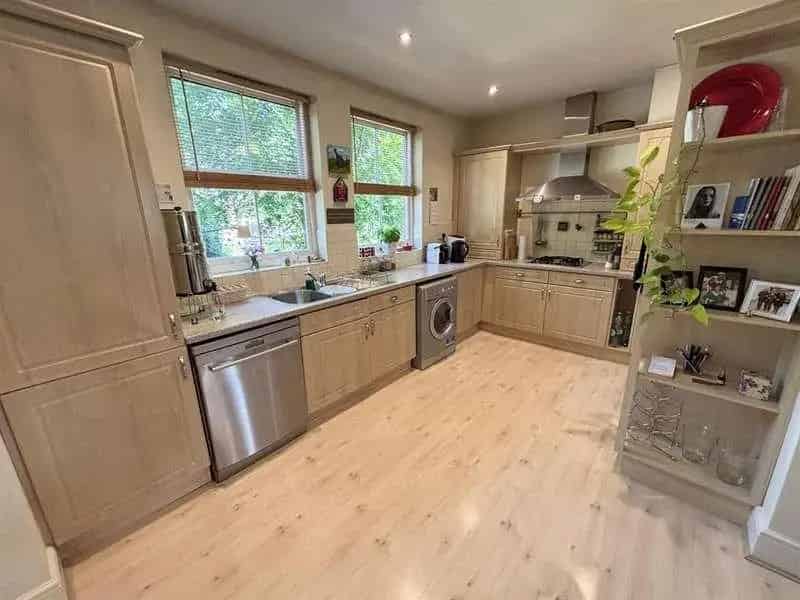 2 Bed Flat for Sale No Onward Chain